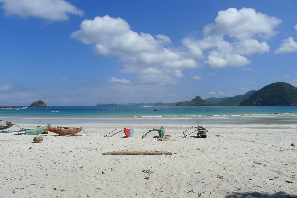 Indonesien - weißer Traumstrand im Süden Lomboks