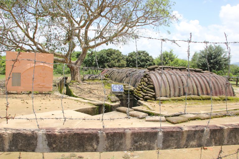 Dien Stacheldrahtzaun bei Dien Bien PhuBien Phu