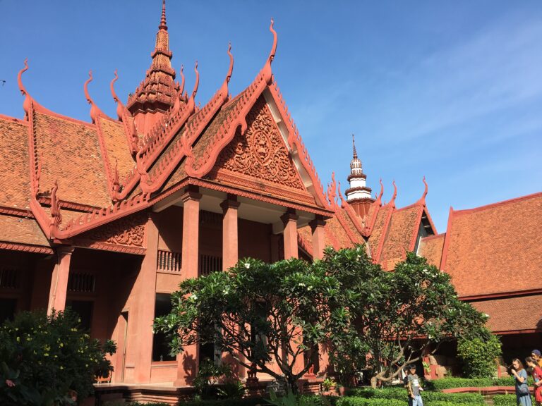 Außenansicht des Nationalmuseum in Phnom Penh