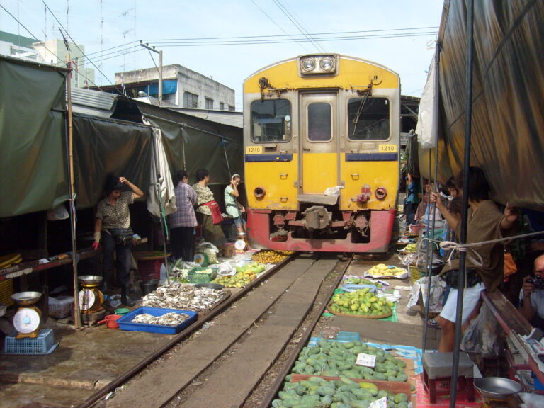 Maeklong Station Market Zug