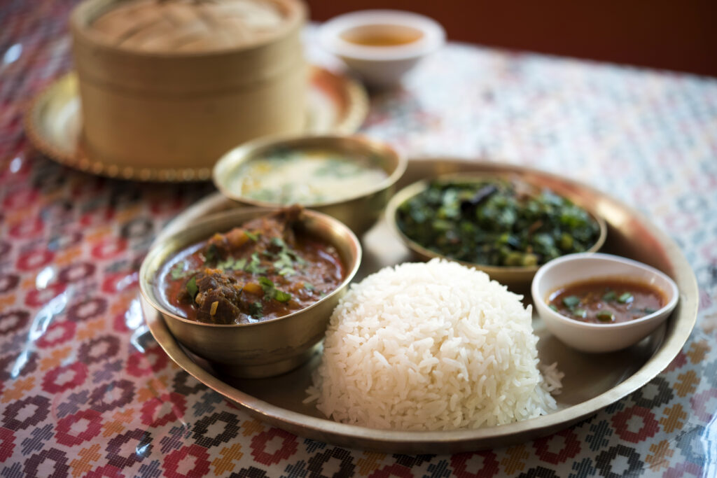 Teller nepalesisches Essen Khana